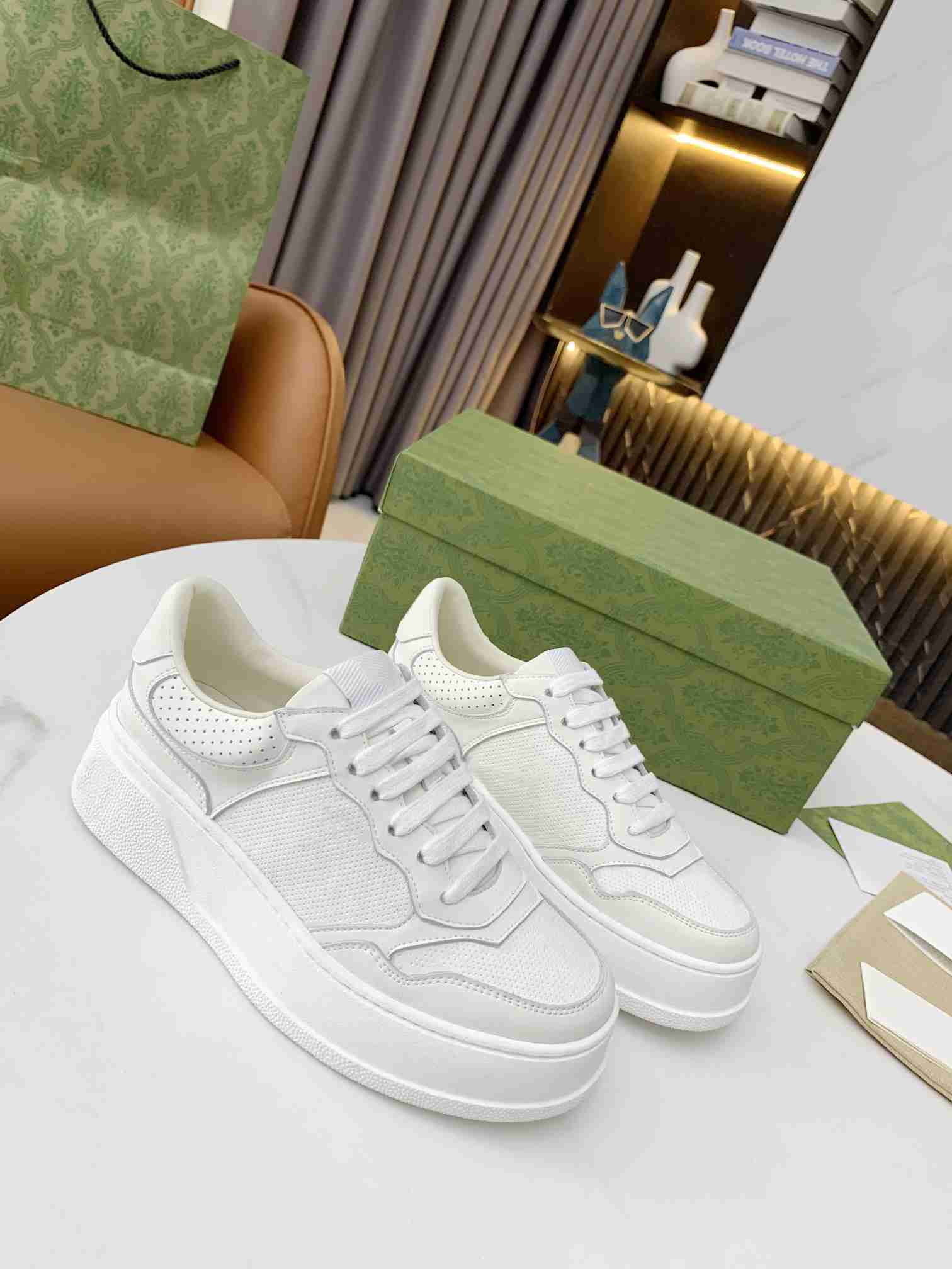 2023 Top Quality Time Out Sneakers Fashion Platform Shoes Perforated Embossed Bulge Letter Sneaker Men Women Trainers Genuine Leather Casual Shoe, Black
2023 Top Quality Time Out Sneakers Fashion Platform Shoes Perforated Embossed Bulge Letter Sneaker Men Women Trainers Genuine Leather Casual Shoe, Black