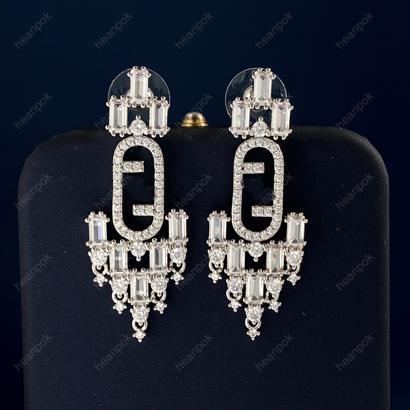 Fashion Diamond Dangle Earrings Designer For Women Jewelry F Pendants Stud Earring Silver Chain Engagement Ear Studs Accessories With Box
Fashion Diamond Dangle Earrings Designer For Women Jewelry F Pendants Stud Earring Silver Chain Engagement Ear Studs Accessories With Box