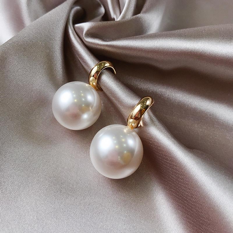 Stud Earrings Korean Fashion Oversized Pearl Drop For Women Bohemian Golden Big Round Beads Wedding Party Earings JewelryStud
Stud Earrings Korean Fashion Oversized Pearl Drop For Women Bohemian Golden Big Round Beads Wedding Party Earings JewelryStud