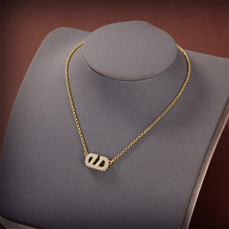 Luxury Designer Brand Pendant Necklaces Chain 18K Gold Plated Crysatl Rhinestone Sweater Newklace For Women Wedding Jewerlry Accessories
Luxury Designer Brand Pendant Necklaces Chain 18K Gold Plated Crysatl Rhinestone Sweater Newklace For Women Wedding Jewerlry Accessories