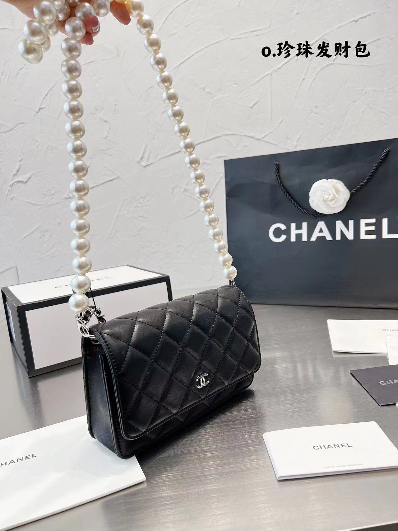 Chanel pearl Woc fortune Totes bag fashion casual Bags style original sheepskin craft inner compartment size 20cm*13cm with folding gift box
Chanel pearl Woc fortune Totes bag fashion casual Bags style original sheepskin craft inner compartment size 20cm*13cm with folding gift box