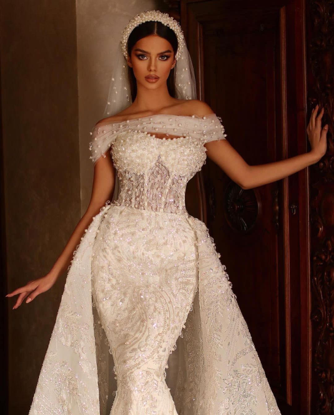 Modern Mermaid Wedding Sleeveless V Neck Beaded Pearls Sequins Appliques Formal Dresses Lace Detachable Train Bridal Gowns Plus Size Vestido de novia