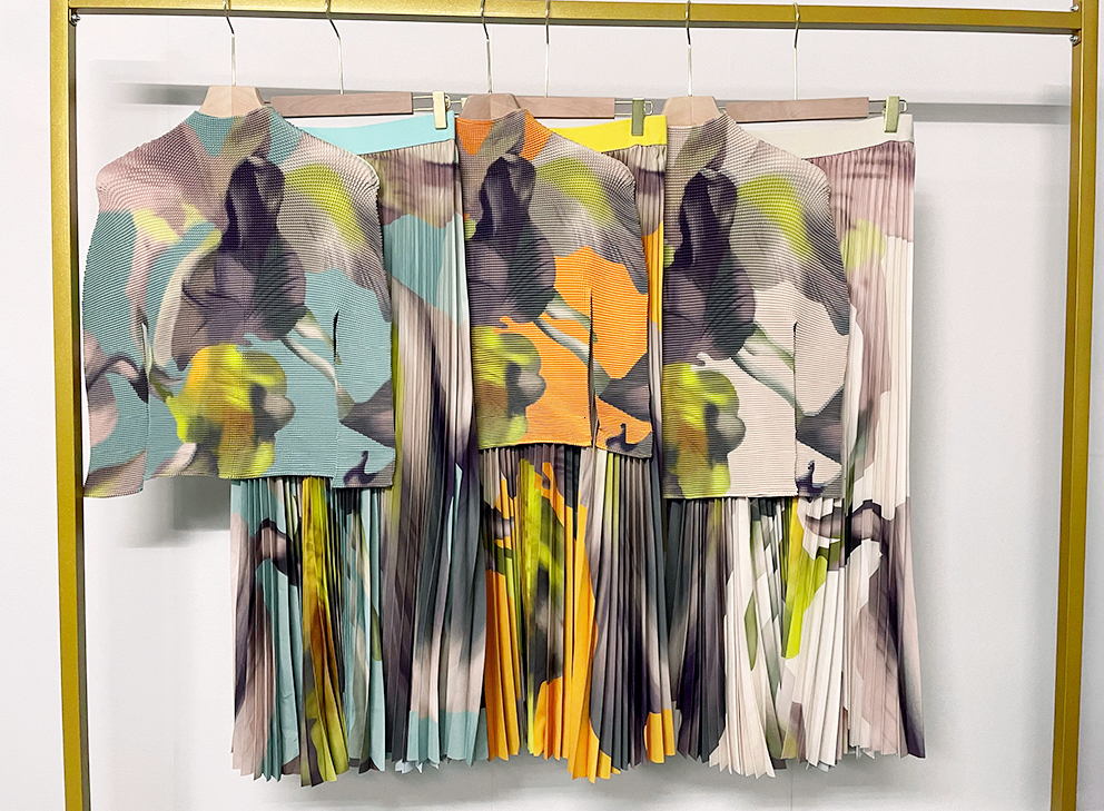 Two Piece Dress Miyake Pleated Women Suit Slim Western Print Stand Collar Long Sleeve TopLoose Skirt Casual Party Set 230113