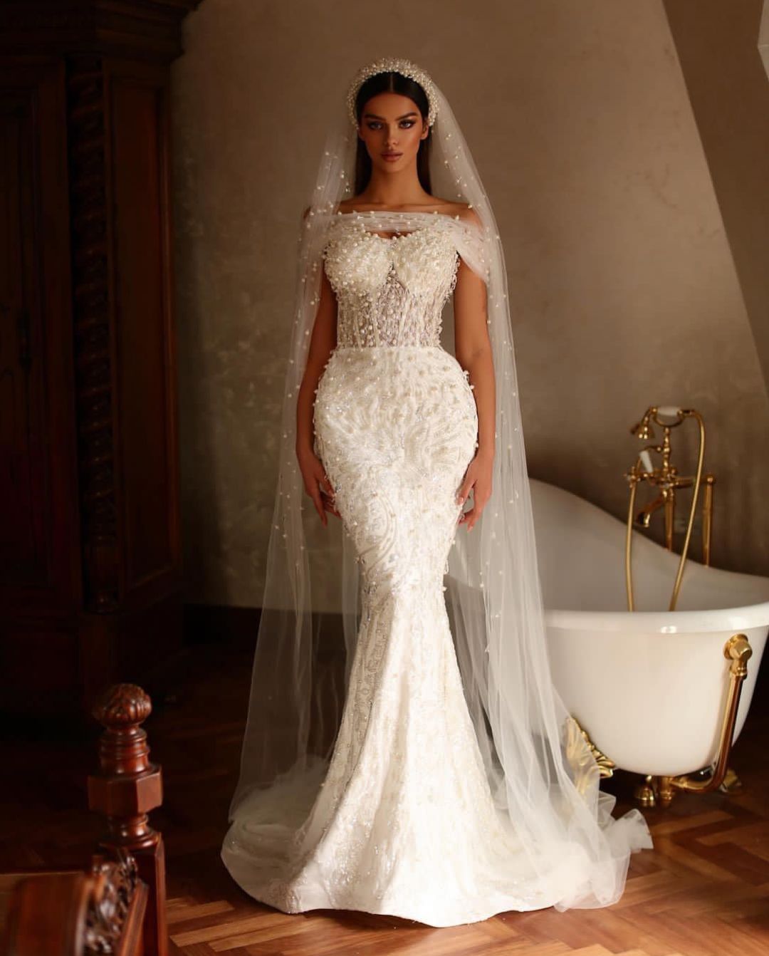 Modern Mermaid Wedding Sleeveless V Neck Beaded Pearls Sequins Appliques Formal Dresses Lace Detachable Train Bridal Gowns Plus Size Vestido de novia