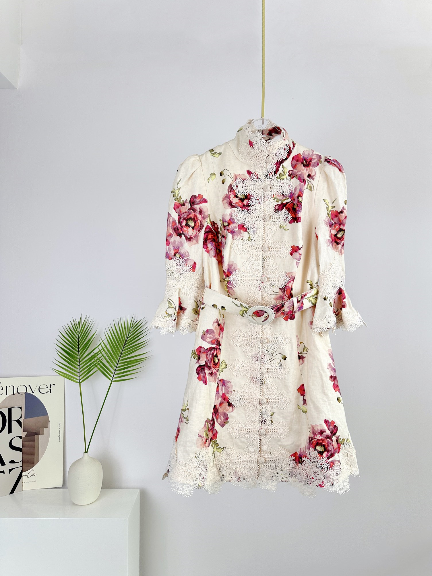 Casual Dresses 2023 Australian designer designed a new style decal high-necked mini dress for spring and summer vacation, Ivory
Casual Dresses 2023 Australian designer designed a new style decal high-necked mini dress for spring and summer vacation, Ivory