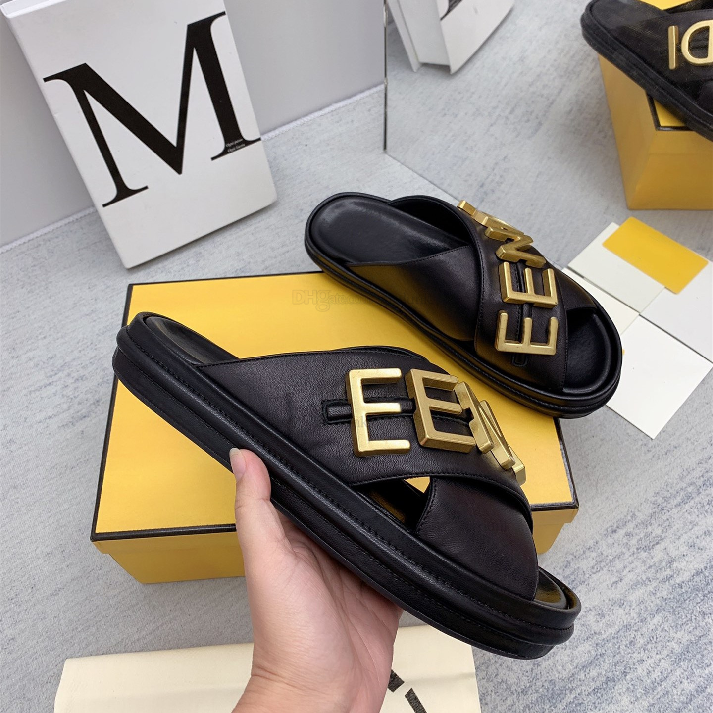 2023 Graphy Wide cross lace sandals Fashion Women Men Sandal Luxury Designer Lady Gentlemen Colorful Canvas Letter Anatomic Leather slide 6 style Model 35-41
2023 Graphy Wide cross lace sandals Fashion Women Men Sandal Luxury Designer Lady Gentlemen Colorful Canvas Letter Anatomic Leather slide 6 style Model 35-41