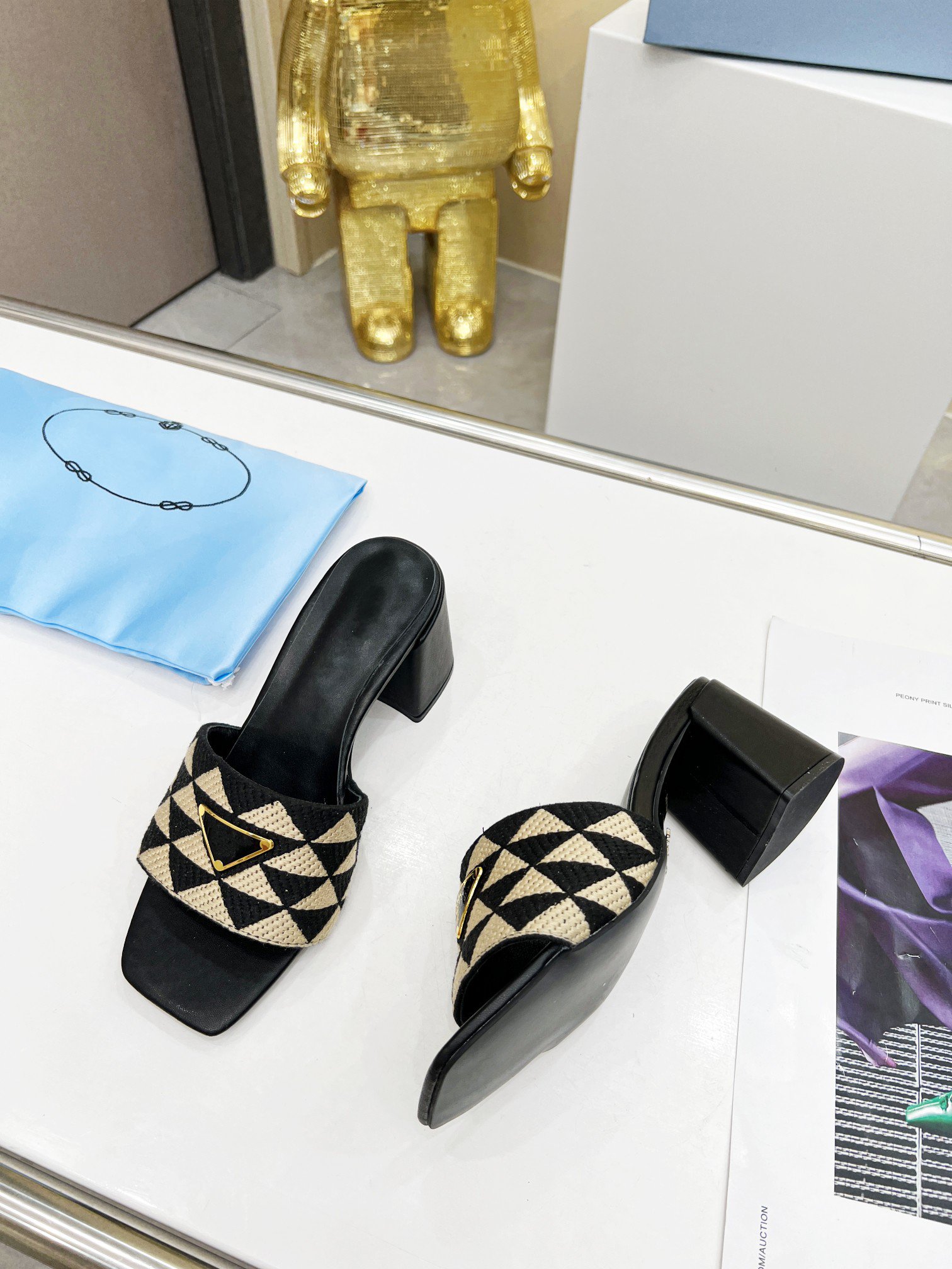 2023 5A Classic Ladies Sandals Slippers Beach Belt Buckle Metal Woman Shoes Soft Cowhide Designer Women Loafers Size 35-43, Box not separately
2023 5A Classic Ladies Sandals Slippers Beach Belt Buckle Metal Woman Shoes Soft Cowhide Designer Women Loafers Size 35-43, Box not separately