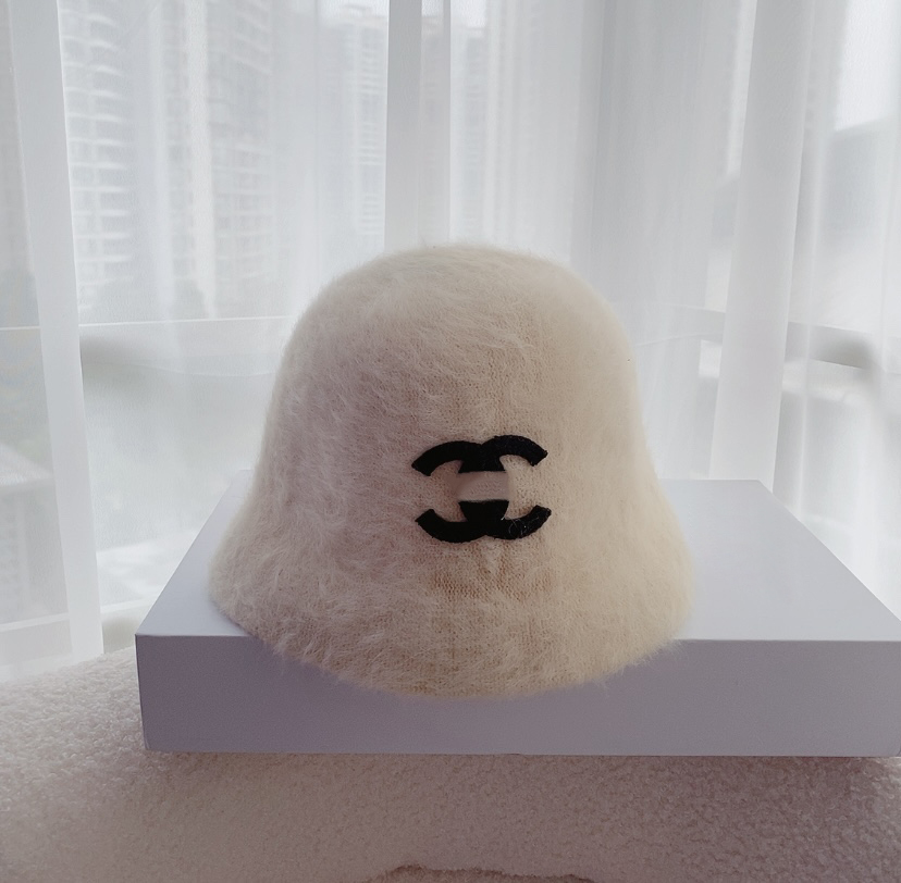 Designers hat solid color design Rabbit villus hat luxury fashion trend travel pattern sun man woman Exclusive casquette casual new fashion hat warm flat top, White+dust bag
Designers hat solid color design Rabbit villus hat luxury fashion trend travel pattern sun man woman Exclusive casquette casual new fashion hat warm flat top, White+dust bag
