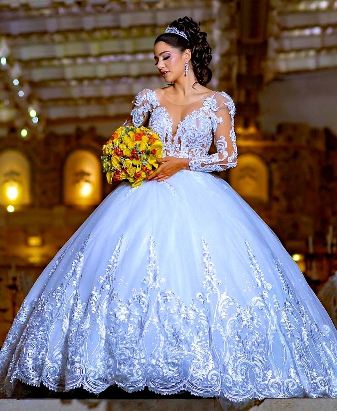2023 African Ball Gown Wedding Gowns A Line Jewel Neck Illusion Arabia Lace Appliques Crystal Beads Long Sleeves Plus Size Tulle Bridal Party Dresses 
