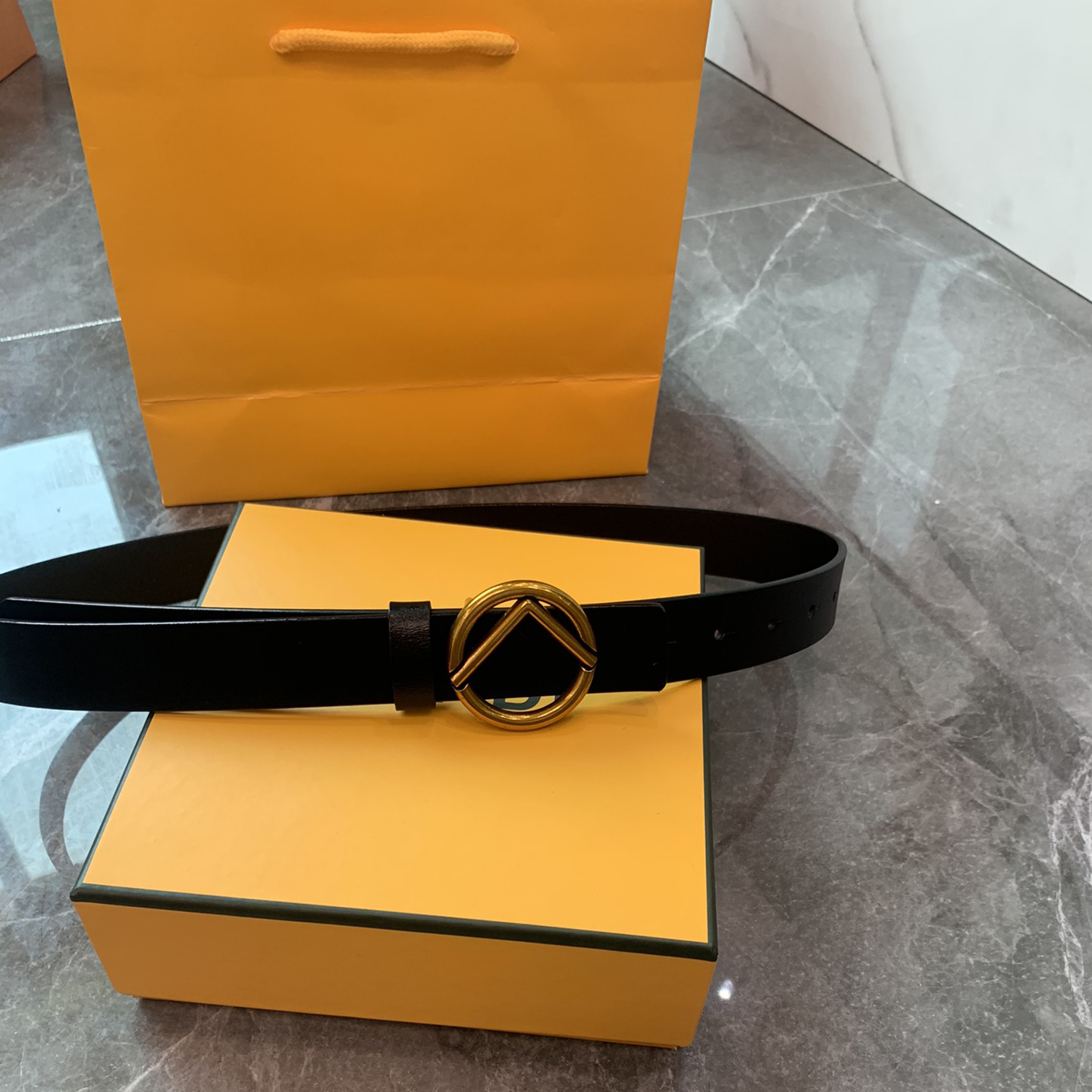 Luxurys Designers Belts For Women Fashion Leather Letter Buckle Belt Womens Waistband Girdle Ladies Cintura Ceintures is pretty, Width 2.8 cm
Luxurys Designers Belts For Women Fashion Leather Letter Buckle Belt Womens Waistband Girdle Ladies Cintura Ceintures is pretty, Width 2.8 cm