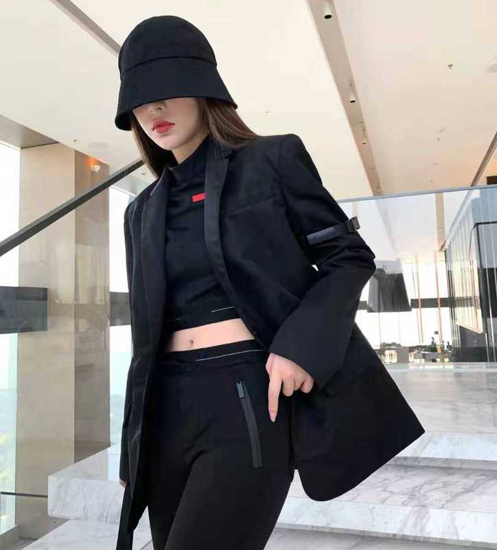 Women's Tracksuits Luxury women's tracksuits designer suit coat fashion with nylon fabric classic letter top pants cowboy jacket tracksuit Size S- B0D4, Black
Women's Tracksuits Luxury women's tracksuits designer suit coat fashion with nylon fabric classic letter top pants cowboy jacket tracksuit Size S- B0D4, Black