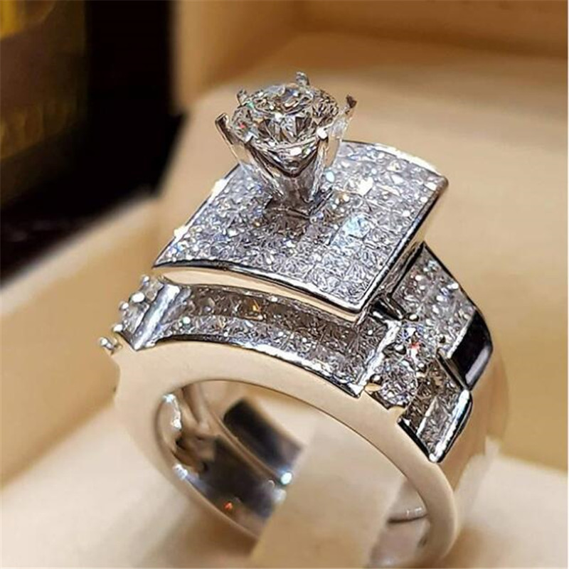 Choucong Brand Wedding Rings Luxury Jewelry 925 Sterling Silver Round Cut White Topaz CZ Diamond Gemstones Eternity Party Women Couple Bridal Couple Ring Set Gift
Choucong Brand Wedding Rings Luxury Jewelry 925 Sterling Silver Round Cut White Topaz CZ Diamond Gemstones Eternity Party Women Couple Bridal Couple Ring Set Gift