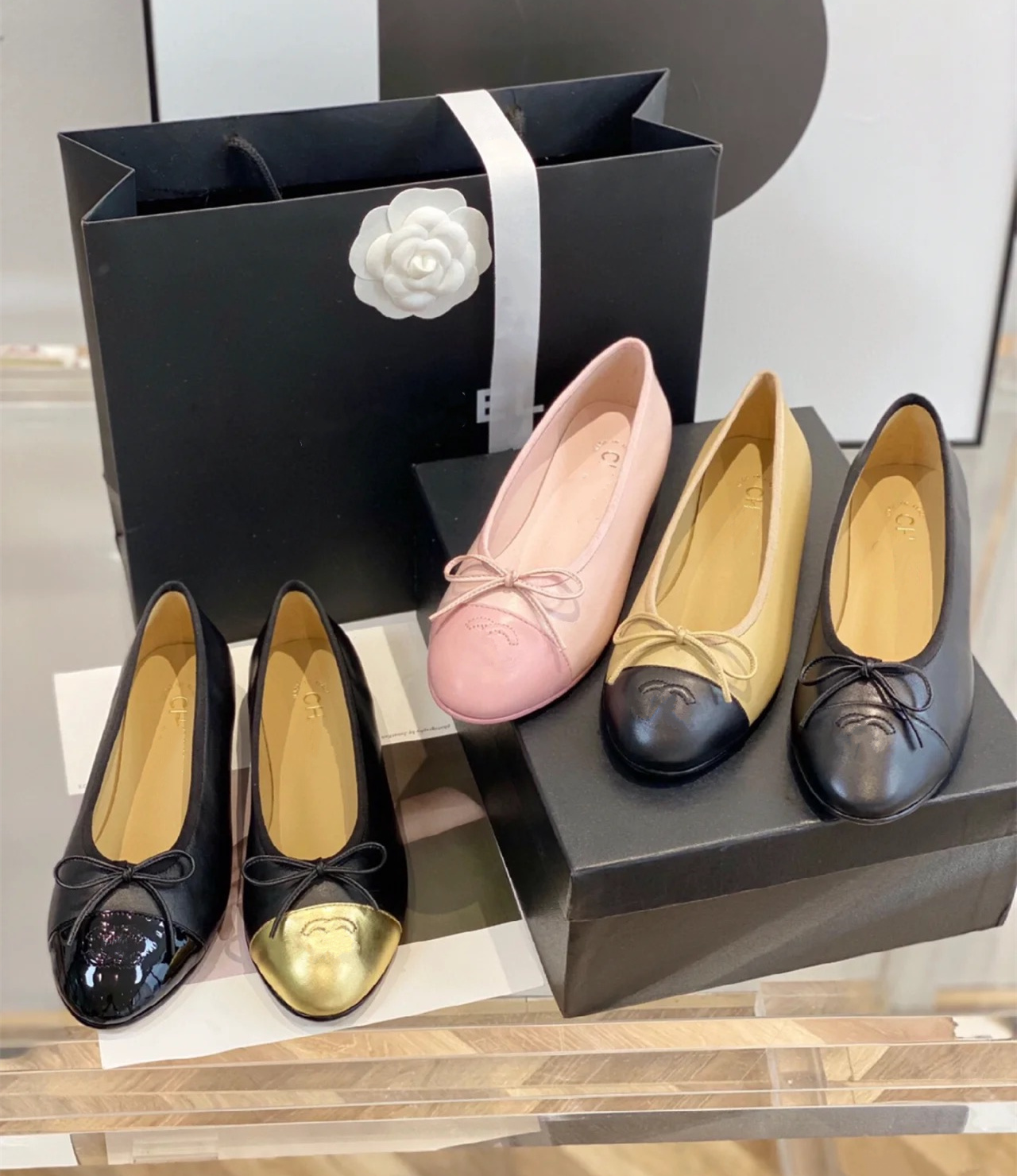 2023 Luxury Design Sandals Round Toe Bow Ballet Flat Shoes Women Genuine Leather Real Sheep Skin Low Heels Casual Brand Shoe Zapatos Mujer Paris sapato Luxury, C38 high quality 95
2023 Luxury Design Sandals Round Toe Bow Ballet Flat Shoes Women Genuine Leather Real Sheep Skin Low Heels Casual Brand Shoe Zapatos Mujer Paris sapato Luxury, C38 high quality 95