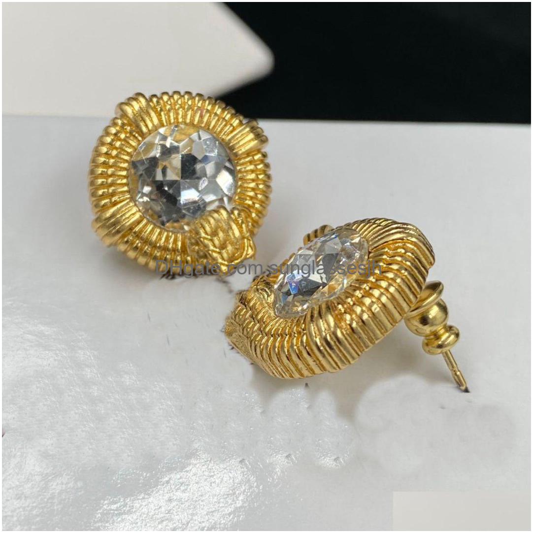 Stud Fashion Designed Earring Love Heart V Letters Pendants Banshee Medusa Head Portrait 18K Gold Plated Womens Ladies Designer Jewe Dhmfl
Stud Fashion Designed Earring Love Heart V Letters Pendants Banshee Medusa Head Portrait 18K Gold Plated Womens Ladies Designer Jewe Dhmfl