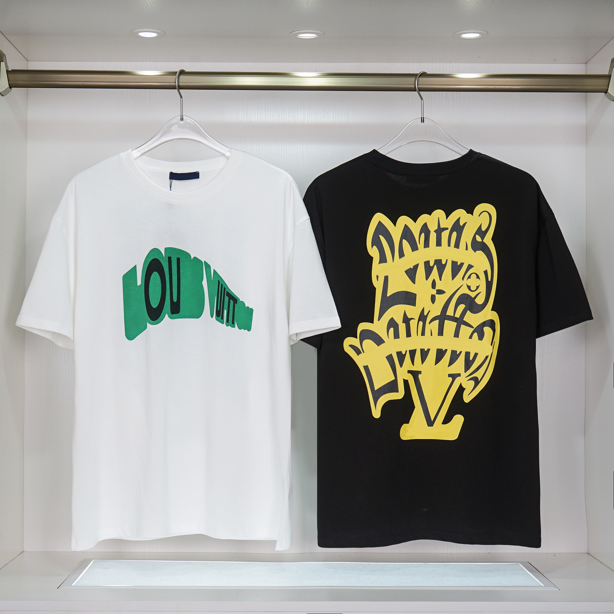 2022 Summer paris Mens T-Shirts designer tee luxury flocking letter tshirt t shirt Classic fashion green womens short Sleeve casual cotton t-shirt tops Size M-3XL
2022 Summer paris Mens T-Shirts designer tee luxury flocking letter tshirt t shirt Classic fashion green womens short Sleeve casual cotton t-shirt tops Size M-3XL