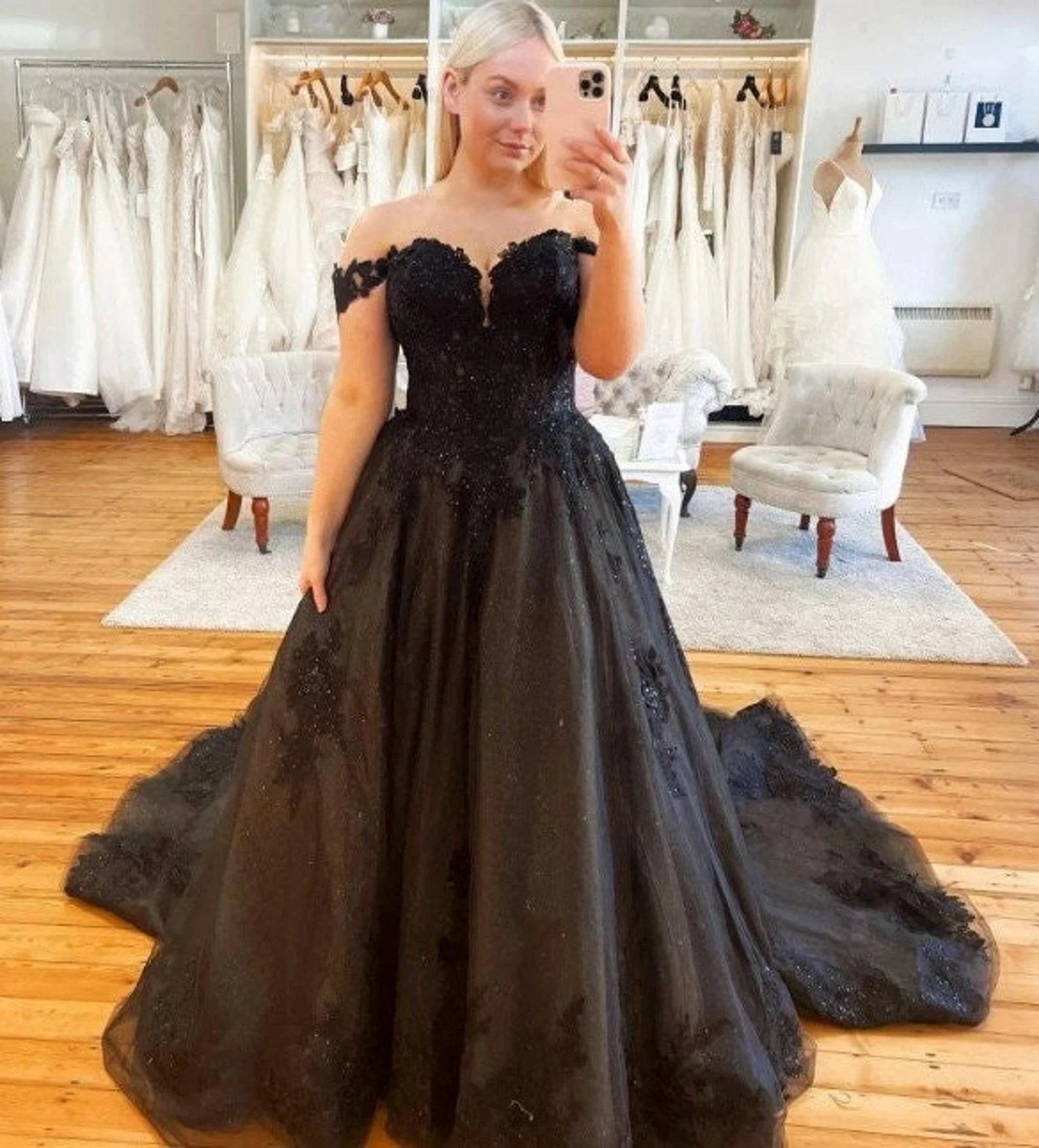 2023 Black Gothic A-Line Wedding Dresses Off Shoulder Sweetheart Lace Applique Beaded Long Vintage Bride Formal Gowns Court Train Plus Size Bridal Dre