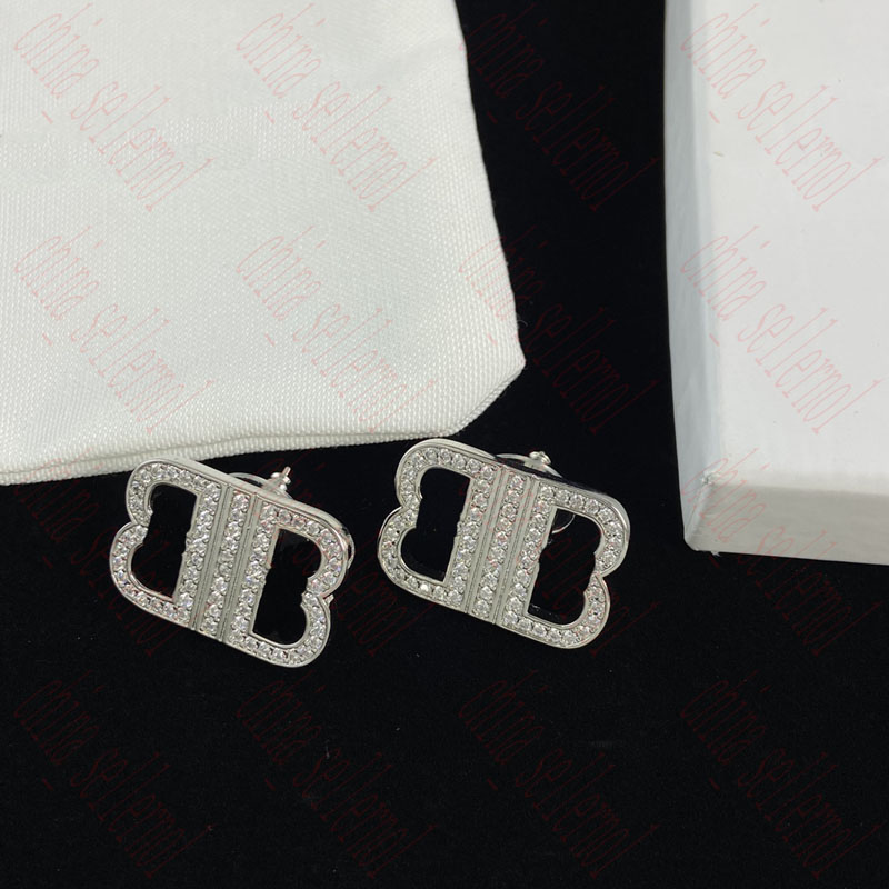 Stud Earstuds are full of diamonds, fashionable and versatile clothes, necklaces, earrings, brooches, three-in-one
Stud Earstuds are full of diamonds, fashionable and versatile clothes, necklaces, earrings, brooches, three-in-one