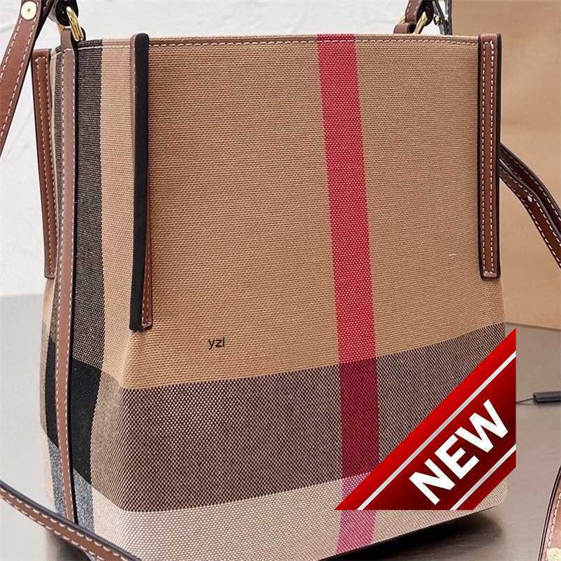 Burbrerys Crossbody Handbags Bags Burbrery Onthego tote Luxuries designers women bag Purses Totes designer woman handbag Shoulder wallet Paris Plaid F0L2, Sky blue
Burbrerys Crossbody Handbags Bags Burbrery Onthego tote Luxuries designers women bag Purses Totes designer woman handbag Shoulder wallet Paris Plaid F0L2, Sky blue