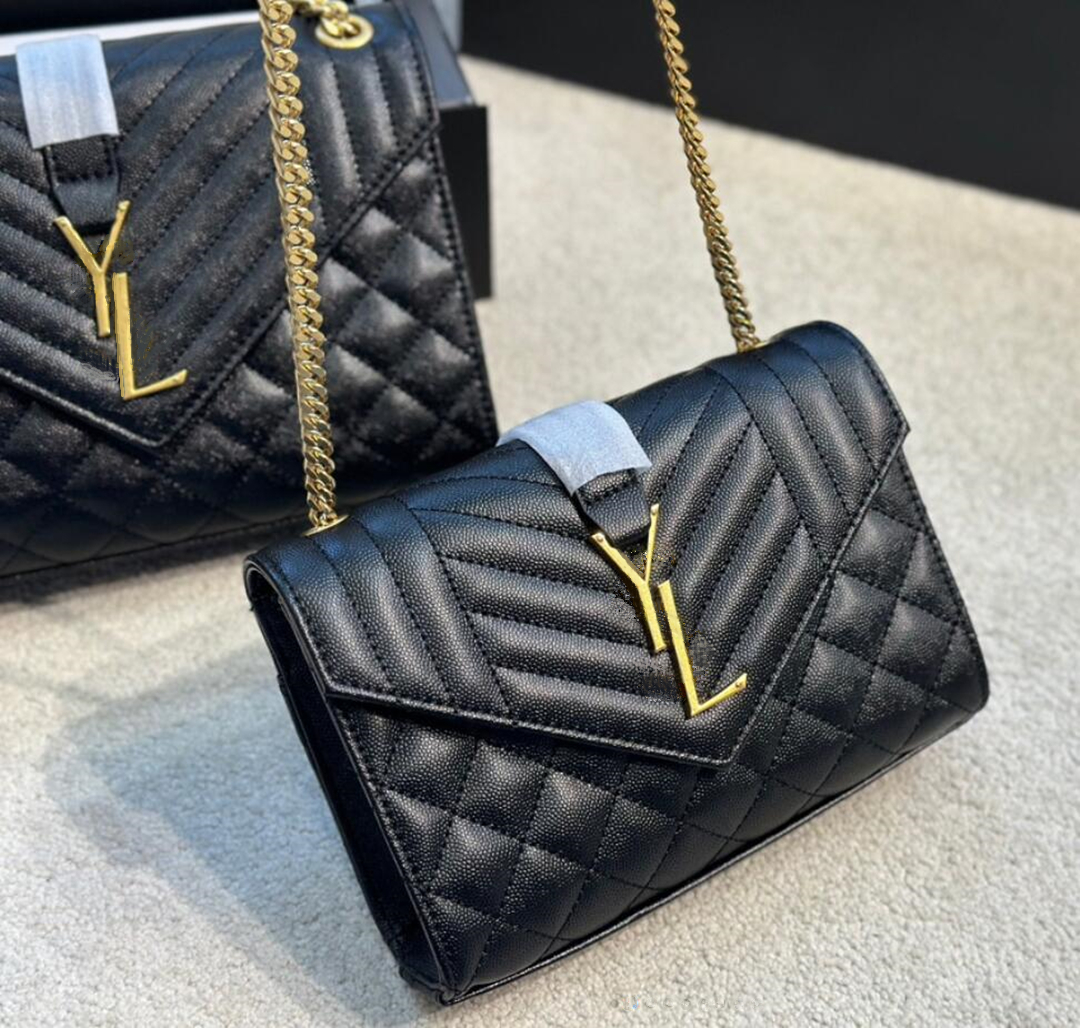 Fashion Handbags Shoulder Luxurys Designer Bags metal chain gold silver women Handbag Genuine Leather bag Flip cover diagonal Messenger
Fashion Handbags Shoulder Luxurys Designer Bags metal chain gold silver women Handbag Genuine Leather bag Flip cover diagonal Messenger
