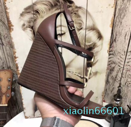 Designer ladies wedge sandals high quality T strap high heels sexy patent leather women dress letter fashion metal buckle sandals 35-41 size guapi55, Matte leather black buckle
Designer ladies wedge sandals high quality T strap high heels sexy patent leather women dress letter fashion metal buckle sandals 35-41 size guapi55, Matte leather black buckle
