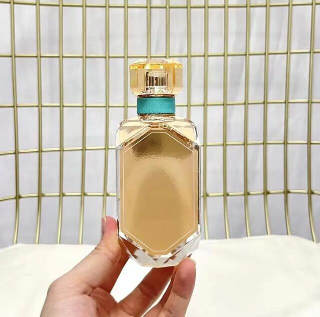 Women Perfume 75ml Rose Gold Lady Fragrance Eau De Parfum 2.5fl.oz Long Lasting and good Smell EDP Sweet Citrus Floral Notes Perfume Spray Best quality
Women Perfume 75ml Rose Gold Lady Fragrance Eau De Parfum 2.5fl.oz Long Lasting and good Smell EDP Sweet Citrus Floral Notes Perfume Spray Best quality