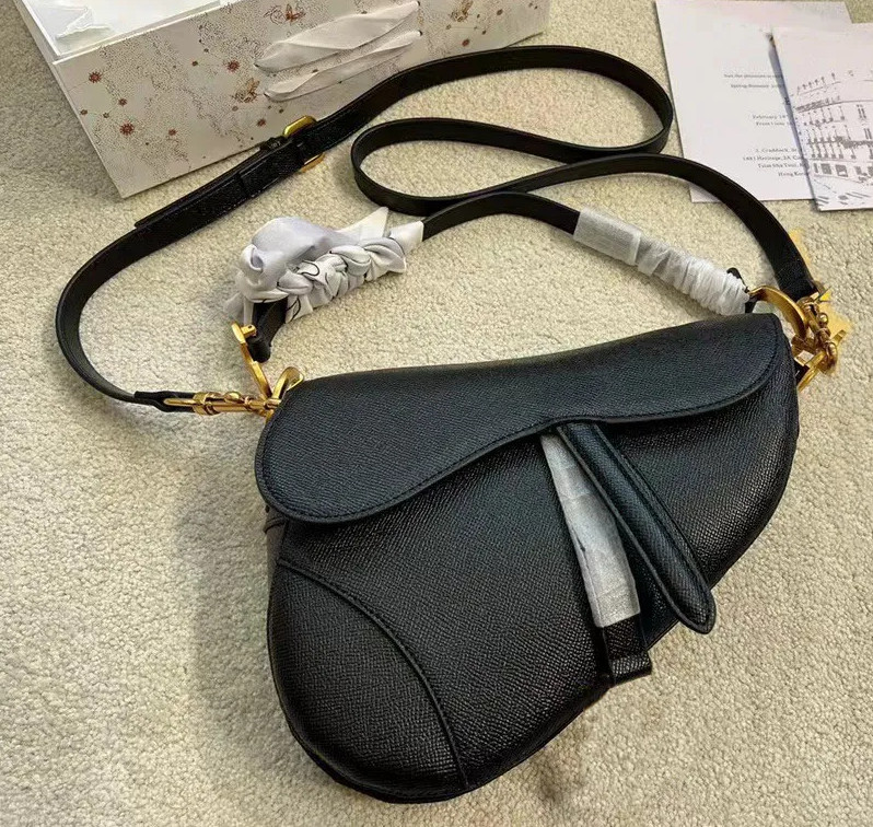 Women's shoulder bag luxury designer design large capacity messenger bag size 25cm2023, Red silver chain
Women's shoulder bag luxury designer design large capacity messenger bag size 25cm2023, Red silver chain