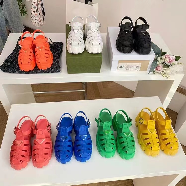 2023 Designer sandals pradas womens for sandal luxuries Rubber Thick Soled platform Monolith beach Comfortable leisure foam rubber sneakers Triangle logo 22ss
2023 Designer sandals pradas womens for sandal luxuries Rubber Thick Soled platform Monolith beach Comfortable leisure foam rubber sneakers Triangle logo 22ss