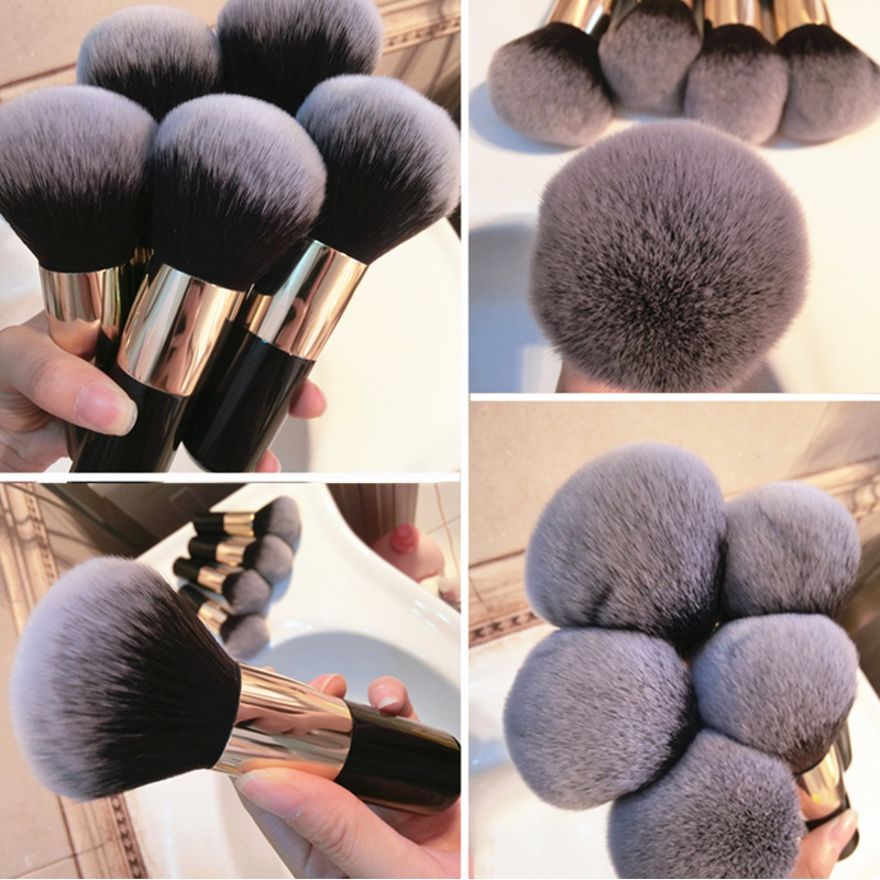 Powder Brush Loose Powder Blush Makeup Brush with Soft Hair and Handle Professional Makeup Brush