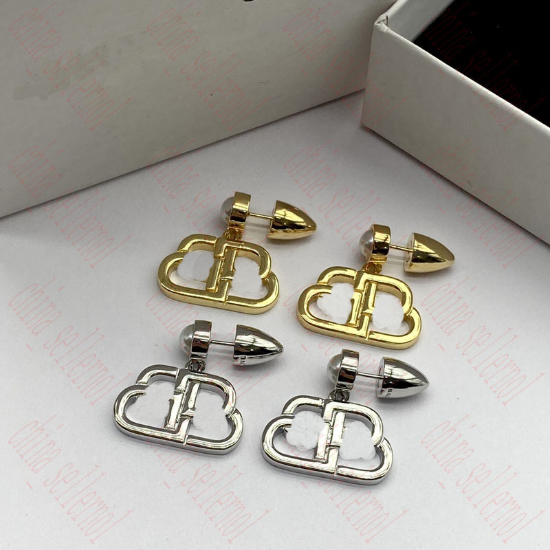 Stud Gold-plated and silver-plated fashionable and simple outdoor travel gifts for designer brands
Stud Gold-plated and silver-plated fashionable and simple outdoor travel gifts for designer brands