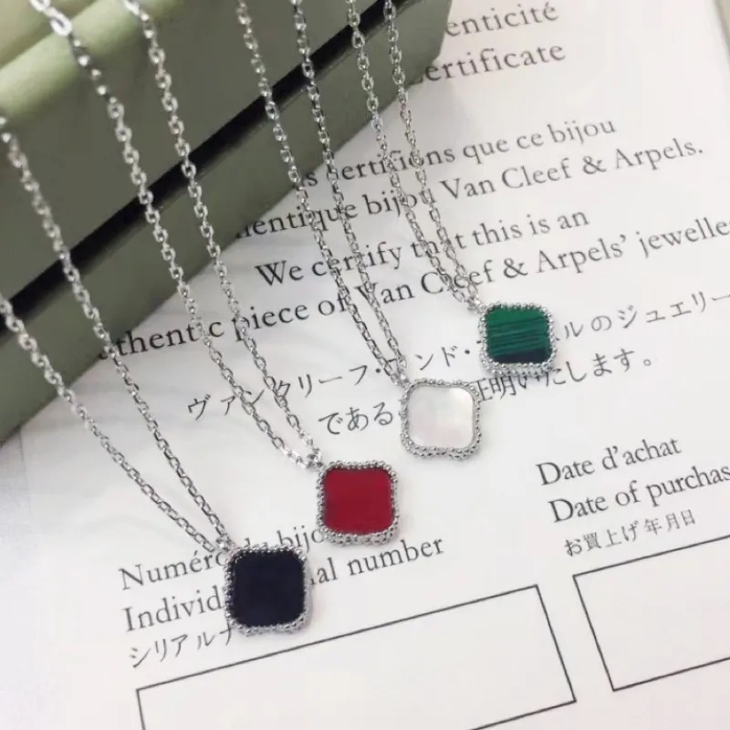 Fashion Designer Women's Pendant 18K Gold Clover Necklace for Girls Valentine's Day Love Gift 316L Stainless Steel Jewelry
Fashion Designer Women's Pendant 18K Gold Clover Necklace for Girls Valentine's Day Love Gift 316L Stainless Steel Jewelry