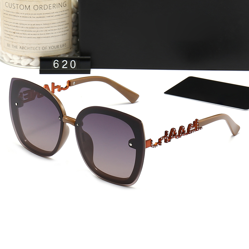 Designer Sunglasses For Women and Men Fashion Model Special UV 400 Protection Letter Leg Double Beam Frame Outdoor Brands Design Alloy Top
Designer Sunglasses For Women and Men Fashion Model Special UV 400 Protection Letter Leg Double Beam Frame Outdoor Brands Design Alloy Top