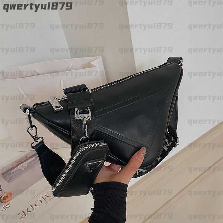 Shoulder Bags Classic Chain Designer Triangle Bags qwertyui879 Women Shoulder Bag Cross Handbag Wallet Fashion Real Leather Bag 120222H, Bags8
Shoulder Bags Classic Chain Designer Triangle Bags qwertyui879 Women Shoulder Bag Cross Handbag Wallet Fashion Real Leather Bag 120222H, Bags8