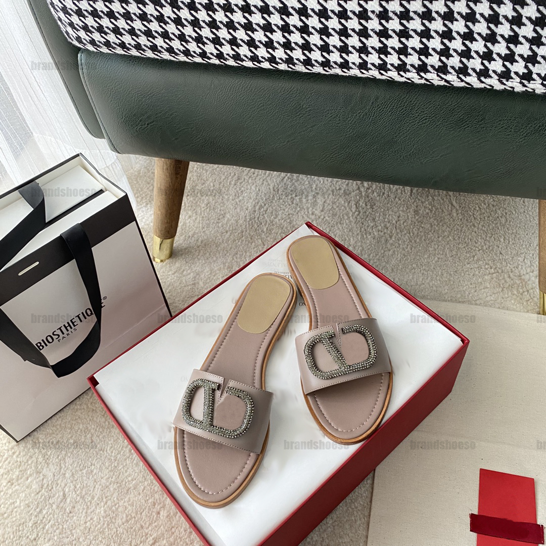 valentinoes shoe Valentinoes slippers Big V button slippers original open mold top-quality top calfskin Size 35-39 Heel height 1cm Lotus root pink brick
valentinoes shoe Valentinoes slippers Big V button slippers original open mold top-quality top calfskin Size 35-39 Heel height 1cm Lotus root pink brick