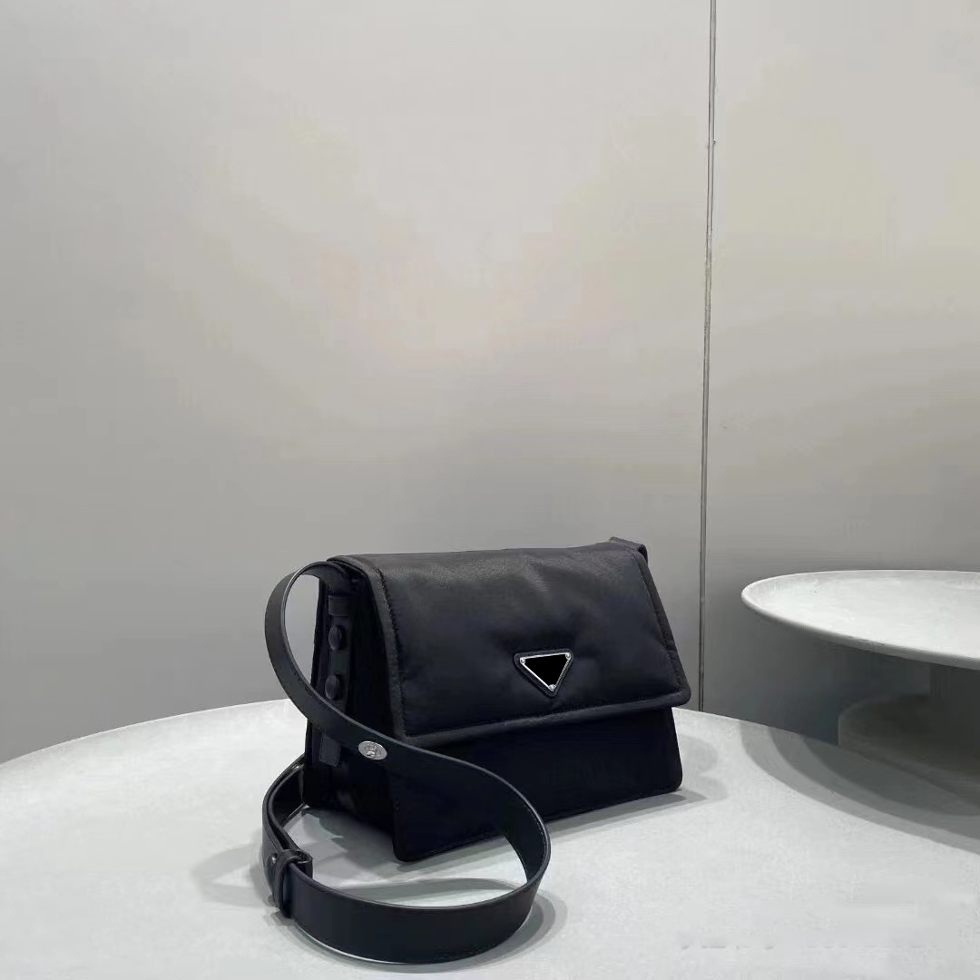 Luxury Designer Re-Edition totes CrossBody large square Nylon handbag womens clutch bags with shoulder strap triangle logo men wallet postman satchel Hobo bag purse, Nude
Luxury Designer Re-Edition totes CrossBody large square Nylon handbag womens clutch bags with shoulder strap triangle logo men wallet postman satchel Hobo bag purse, Nude
