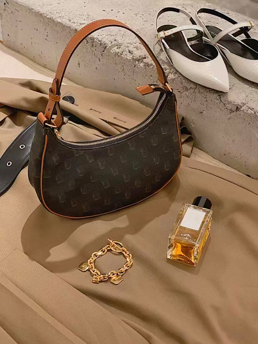 5A quality Luxury Designer Shoulder Bags Underarm Bag crossbody Printed pattern famous Genuine leather Evening hangbag AVA TRIOMPHE Women's men totes wallet travel, Mon0gram black
5A quality Luxury Designer Shoulder Bags Underarm Bag crossbody Printed pattern famous Genuine leather Evening hangbag AVA TRIOMPHE Women's men totes wallet travel, Mon0gram black