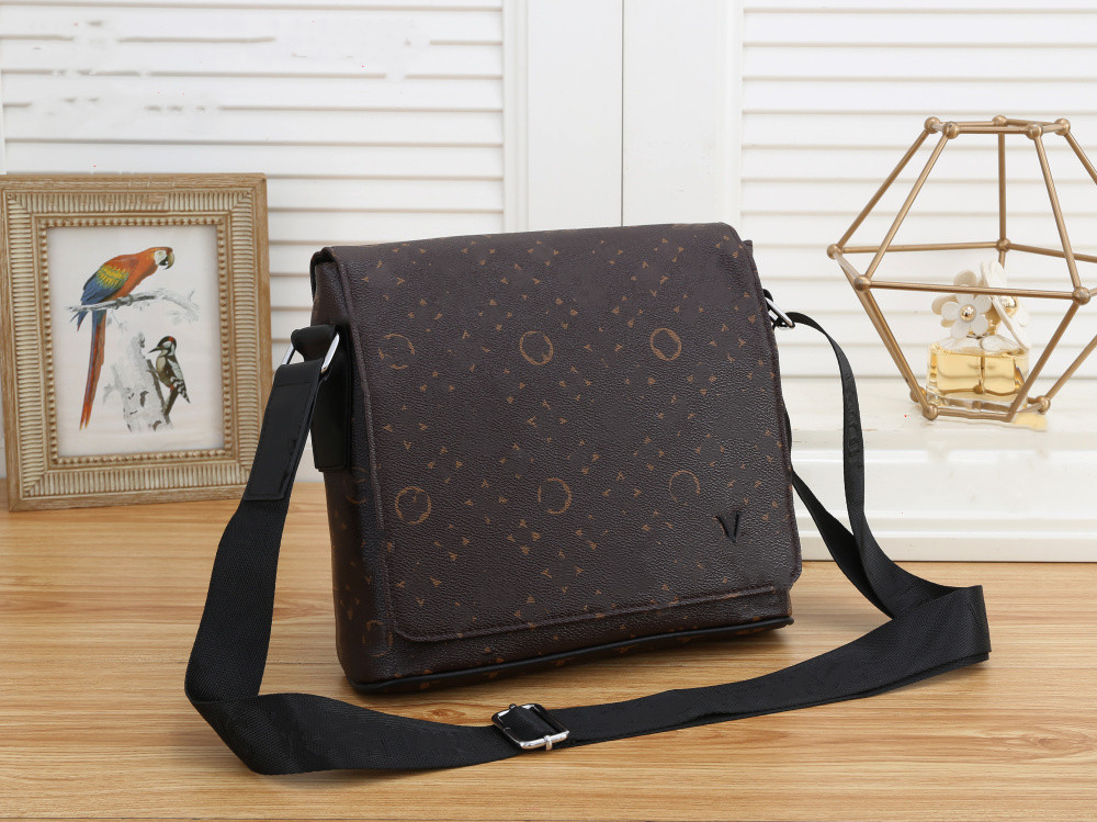 L High Tier Quality Fashion 2023 Bags V designer Handbags Leather Men Messenger Bag Briefcases Man Shoulder Backpack Sport Male Cross Body Purse, Additional freight
L High Tier Quality Fashion 2023 Bags V designer Handbags Leather Men Messenger Bag Briefcases Man Shoulder Backpack Sport Male Cross Body Purse, Additional freight