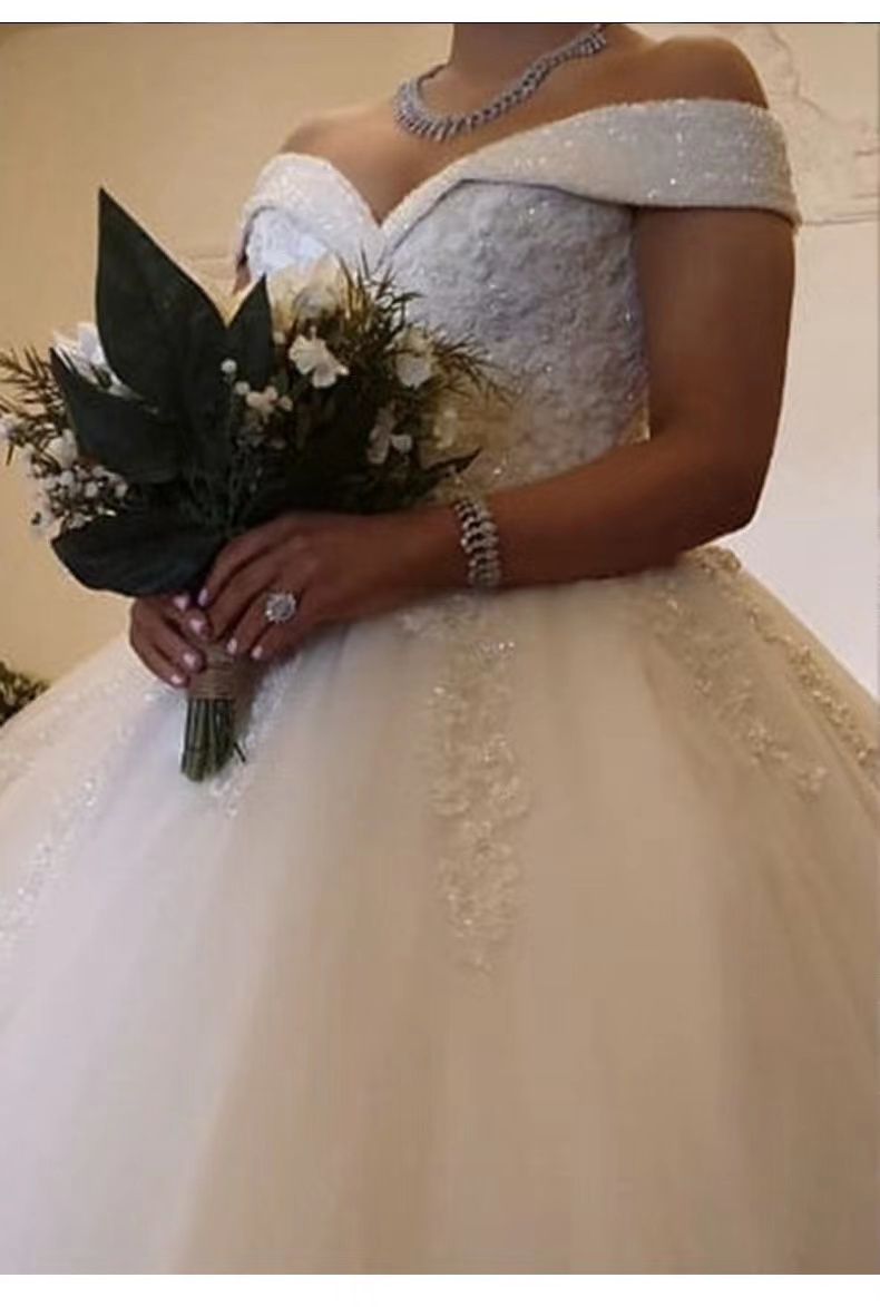 Ball Gown Wedding Gowns Off Shoulder Illusion Arabia Lace Appliques Crystal Beads Plus Size Tulle Bridal Party Dresses Robe De Marriage Corset Back 40