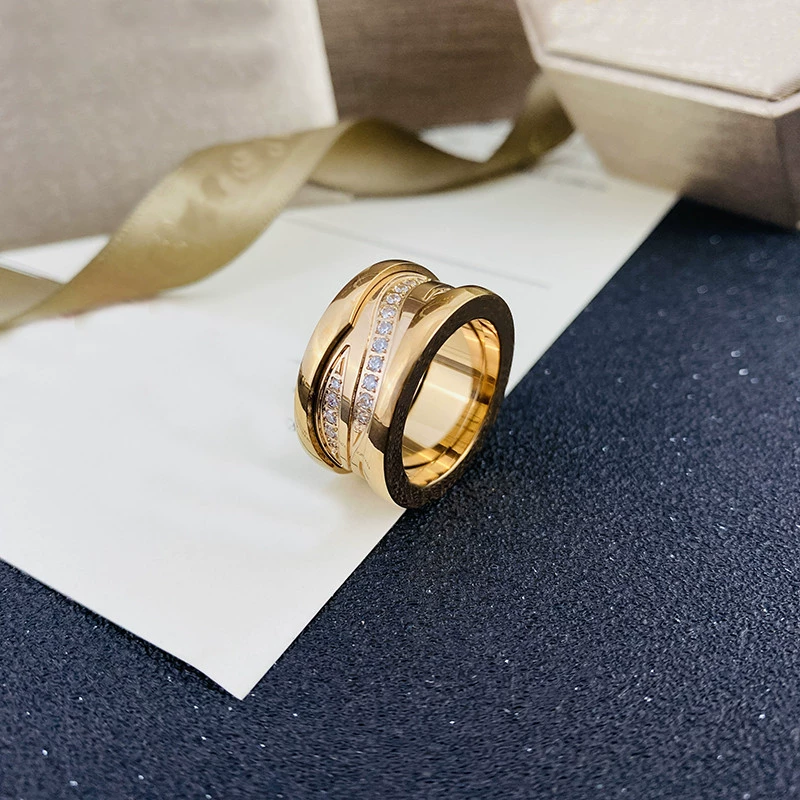 Brand designer jewelry Ring High-Quality Titanium Steel Spring Rings Luxury Couple MEN Rings Party Wedding Send Girlfriend Valentine's Day Gift rings for woman women
Brand designer jewelry Ring High-Quality Titanium Steel Spring Rings Luxury Couple MEN Rings Party Wedding Send Girlfriend Valentine's Day Gift rings for woman women