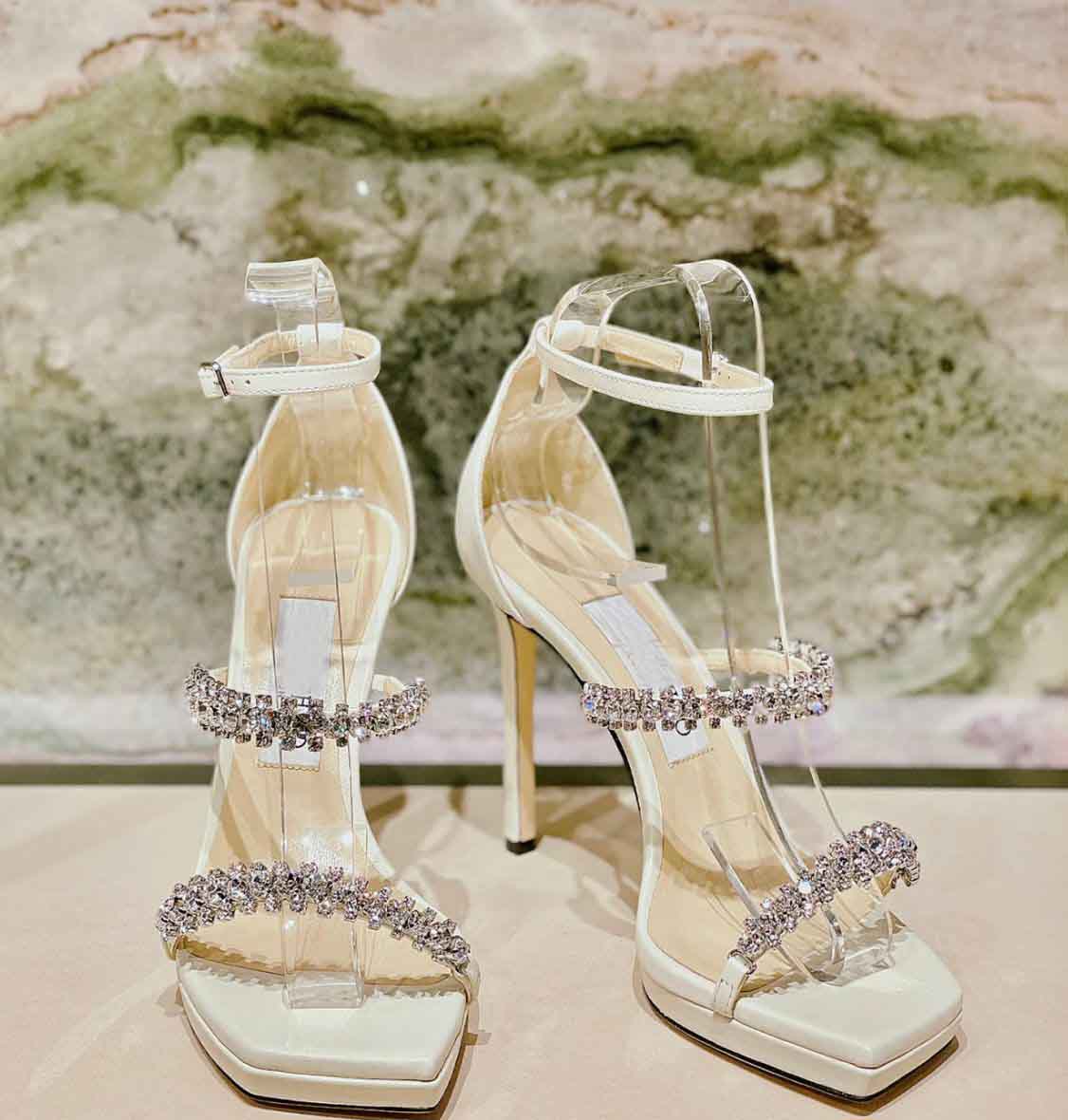Exquisite Bridal Wedding Bing Sandals Shoes with Crystal Straps High Heels Square-toe Ladies Elegant Famous Brand Pumps EU35-43 Original Box
Exquisite Bridal Wedding Bing Sandals Shoes with Crystal Straps High Heels Square-toe Ladies Elegant Famous Brand Pumps EU35-43 Original Box