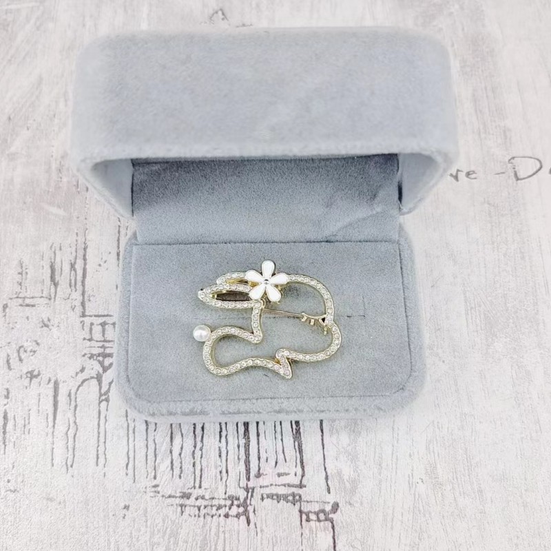 Pins luxury women designer brooch geometry brooches silver plated inlay crystal rhinestone jewelry broche charm men pearl a badge broches unisex party gift Alloy
Pins luxury women designer brooch geometry brooches silver plated inlay crystal rhinestone jewelry broche charm men pearl a badge broches unisex party gift Alloy