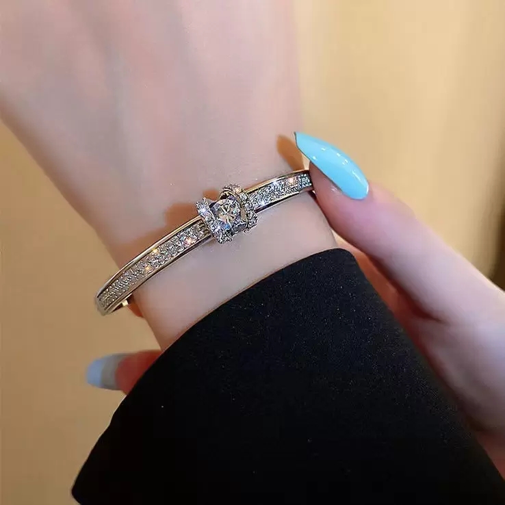 Luxurys Designers bangle bracelets for women Bracelet women sense diamond bracelet celebrity temperament versatile jewelrys Bangles
Luxurys Designers bangle bracelets for women Bracelet women sense diamond bracelet celebrity temperament versatile jewelrys Bangles