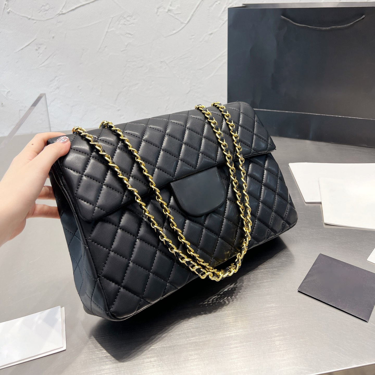 Vintage Jumbo Quilted Designer Bag Classic Black Lambskin Flap Luxury Handbags Gold Metal Hardware Crossbody Women Large Capacity Totes Wallets With Pouch 32x20CM
Vintage Jumbo Quilted Designer Bag Classic Black Lambskin Flap Luxury Handbags Gold Metal Hardware Crossbody Women Large Capacity Totes Wallets With Pouch 32x20CM