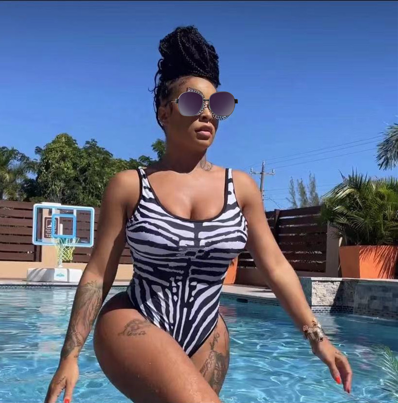 Women's One-Piece Swimsuit Zebra Print Bodysuit Swimsuit Sleeveless For Beach Wear Travel And Vacation
Women's One-Piece Swimsuit Zebra Print Bodysuit Swimsuit Sleeveless For Beach Wear Travel And Vacation