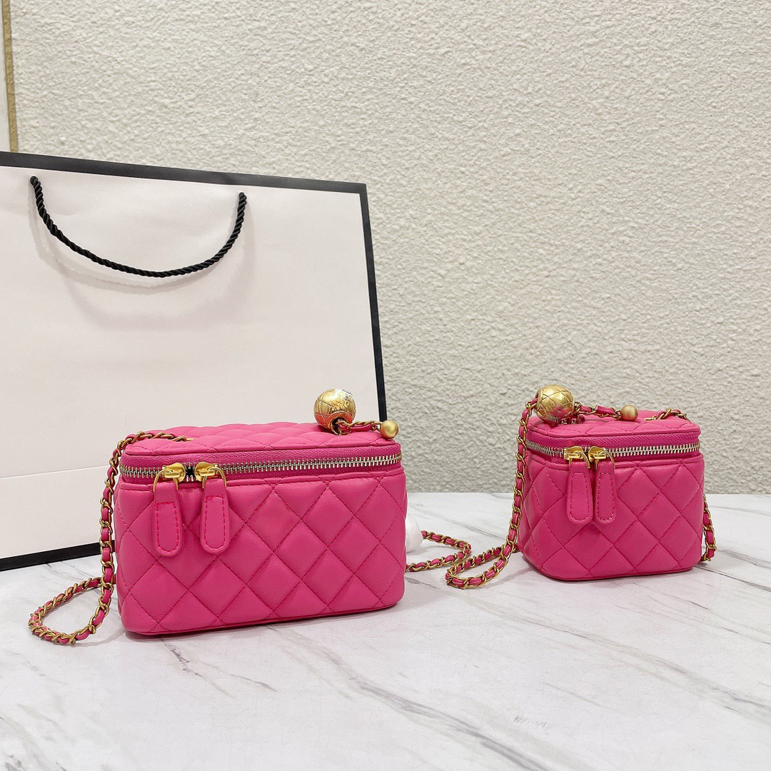 Women Golden Pearl Mini Case Cosmetic Bag Lambskin Crossbody Coins Purse Vintage Quilted Metallic Hardware Wallets Designer Vanity Card Holder Lipstick Box 12/18CM
Women Golden Pearl Mini Case Cosmetic Bag Lambskin Crossbody Coins Purse Vintage Quilted Metallic Hardware Wallets Designer Vanity Card Holder Lipstick Box 12/18CM