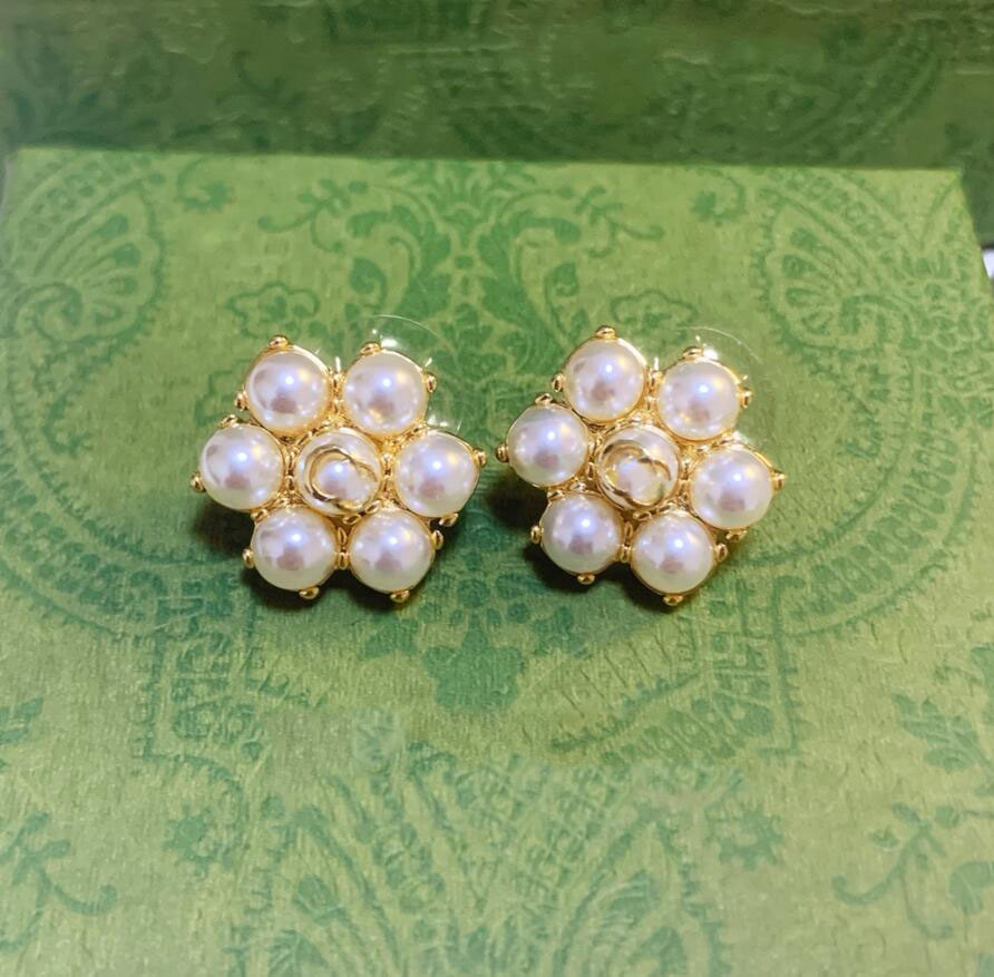 Chic Pearl Flower Charm Ear Stud Earring aretes Women Fashion Designer Letter Brass Earrings for Lady Female Party Wedding Jewelry Gift With Box
Chic Pearl Flower Charm Ear Stud Earring aretes Women Fashion Designer Letter Brass Earrings for Lady Female Party Wedding Jewelry Gift With Box