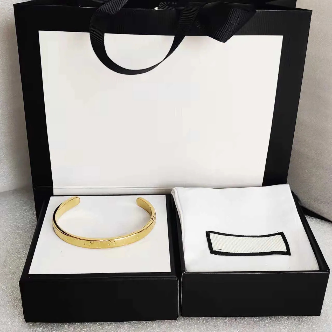 Designer Bangles Letter Bracelet Fashion Product Woman Brass Gold Hand Brand Bracelets Jewelry Supply
Designer Bangles Letter Bracelet Fashion Product Woman Brass Gold Hand Brand Bracelets Jewelry Supply