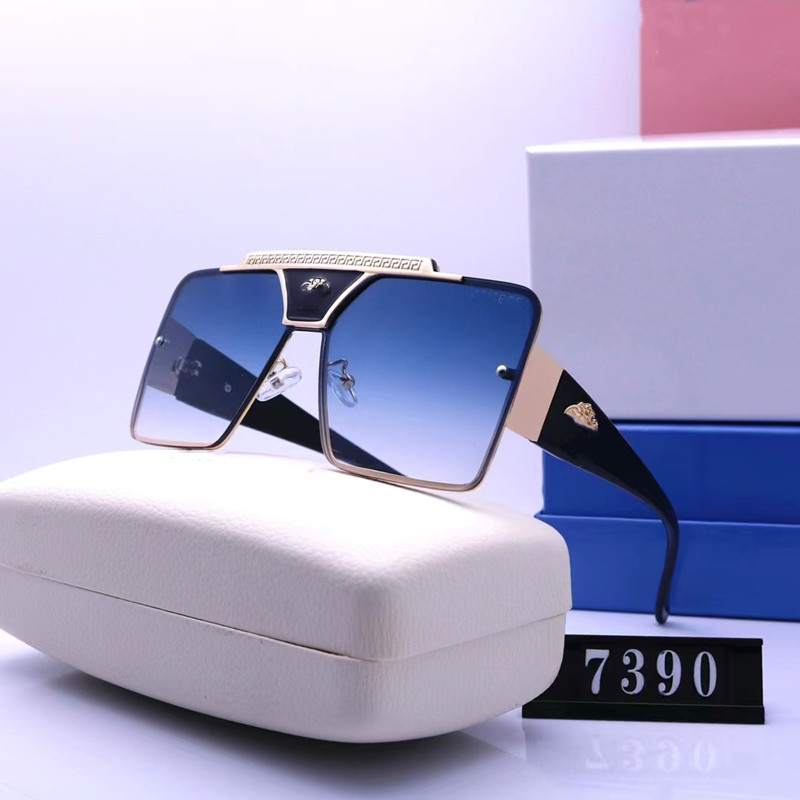 Designer brand men's luxury sunglasses women's new fashion large frame metal anti-UV sun visor fashion trend simple travel essential
Designer brand men's luxury sunglasses women's new fashion large frame metal anti-UV sun visor fashion trend simple travel essential