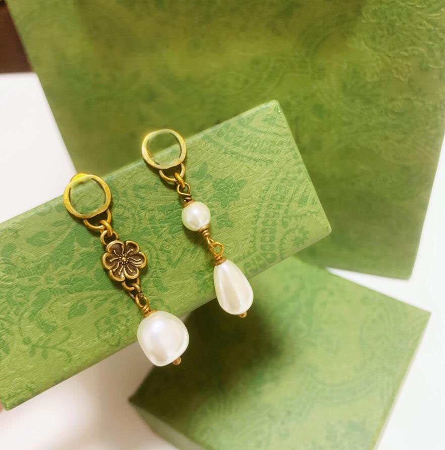 Women Vintage Pearl Teardrop Dangle Charm Earring Stud aretes Classic Designer Letter Drop Eardrops for Female Party Wedding Jewelry Gift With Box
Women Vintage Pearl Teardrop Dangle Charm Earring Stud aretes Classic Designer Letter Drop Eardrops for Female Party Wedding Jewelry Gift With Box