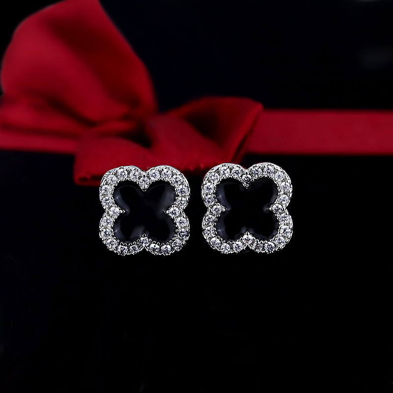 925 silver needle clover designer stud earrings for women with shining crystal diamond 4 leaf leaves earring earing ear rings jewelry
925 silver needle clover designer stud earrings for women with shining crystal diamond 4 leaf leaves earring earing ear rings jewelry
