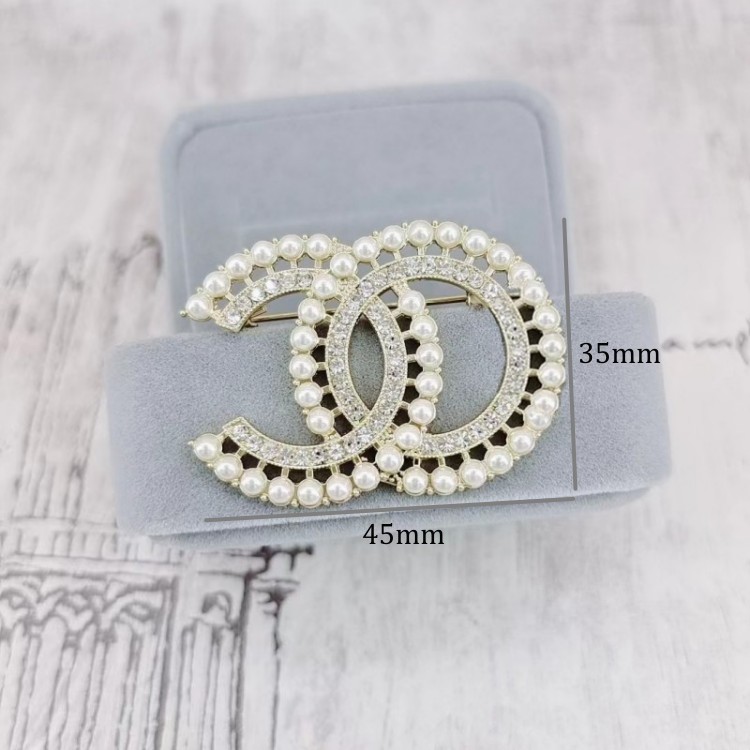 Lapel Pins Luxury Women Brand Letter Brooches 18K Gold Plated Broche Inlay Crystal Rhinestone Jewelry Designer Brooch Charm Pearl Pin Men Broches Party Gift Badge
Lapel Pins Luxury Women Brand Letter Brooches 18K Gold Plated Broche Inlay Crystal Rhinestone Jewelry Designer Brooch Charm Pearl Pin Men Broches Party Gift Badge